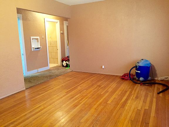 4th image of 527 Hoover Ave