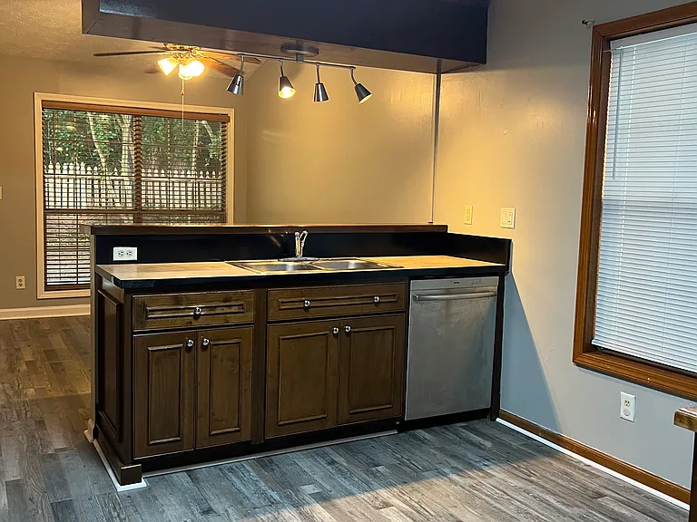 695 Paris Dr — Photo 36