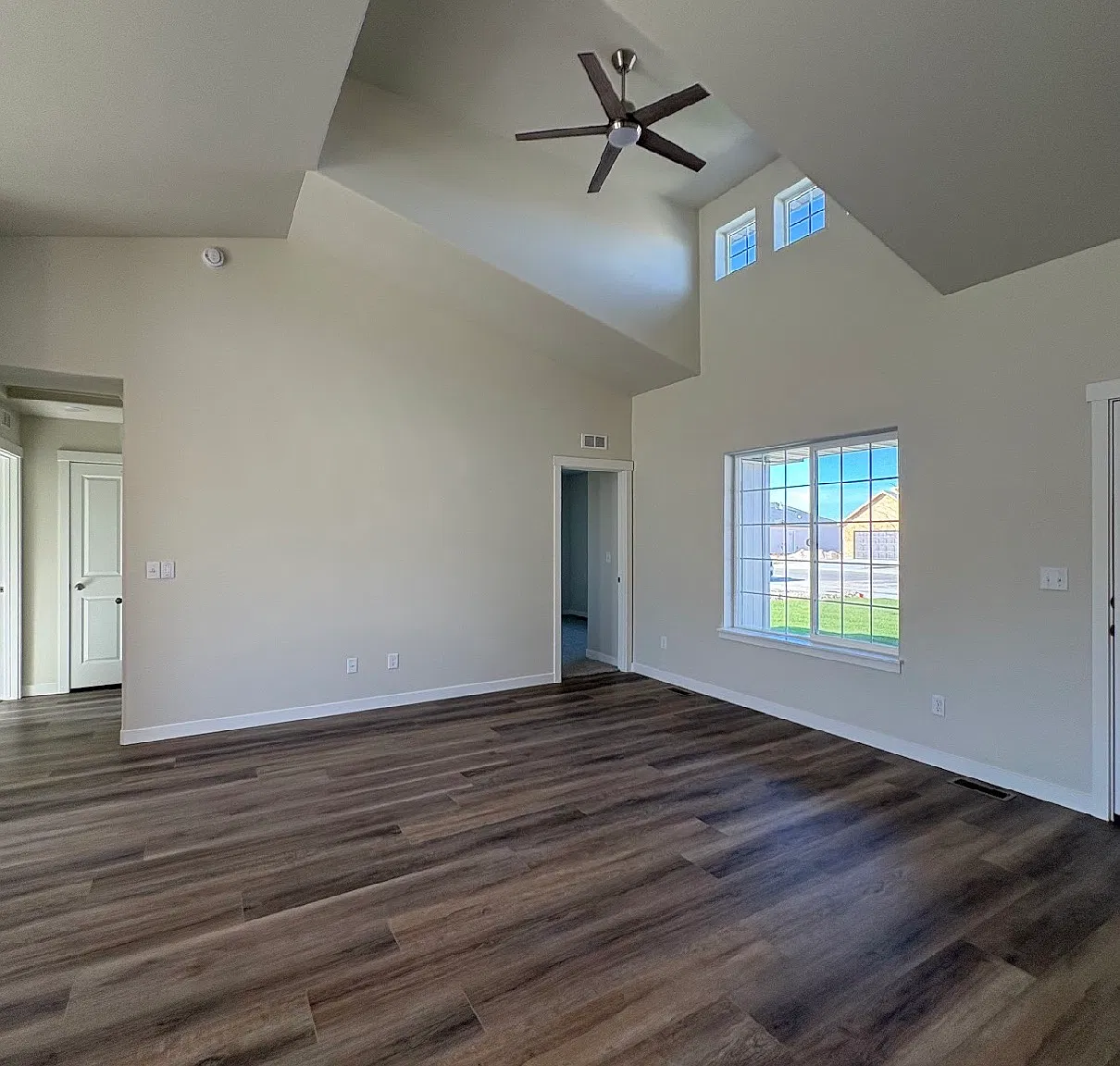 4 bed, 1441 sqft, $2,400 — Photo 3
