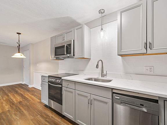 4th image of 5 Fountain Ln #5