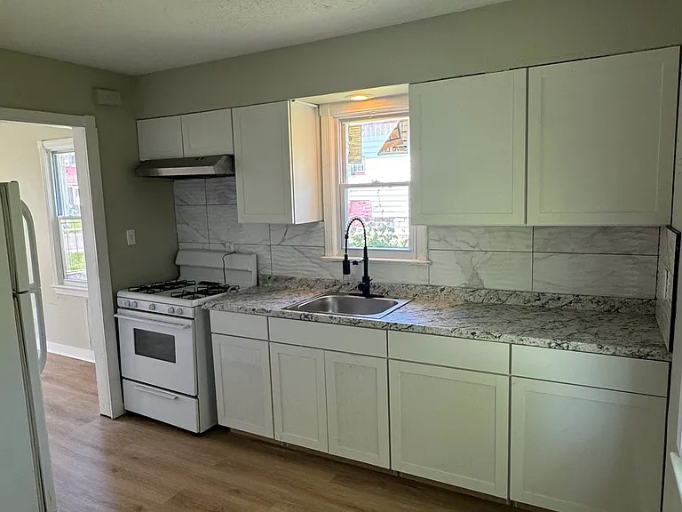 11825 Avon Ave — Photo 7