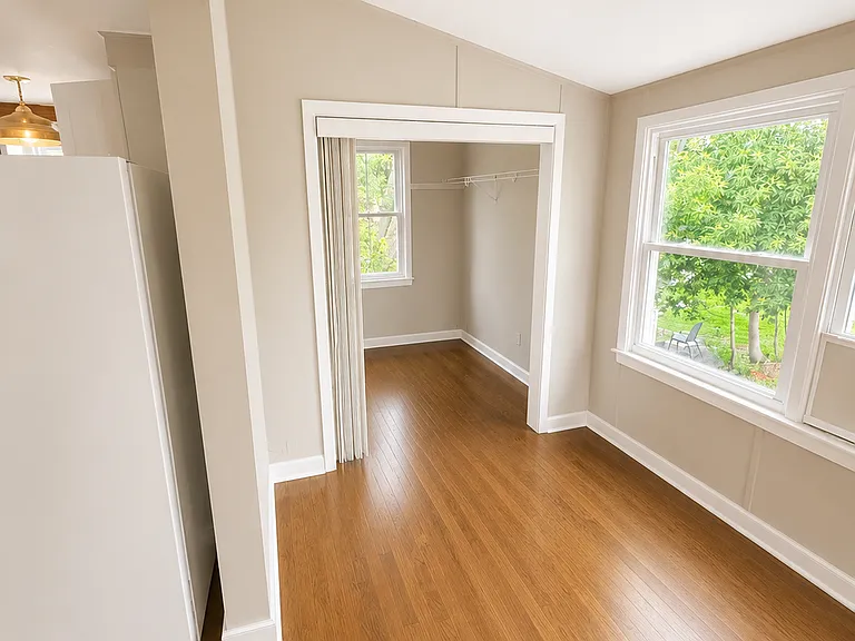 558 Eagle St #2 — Photo 10