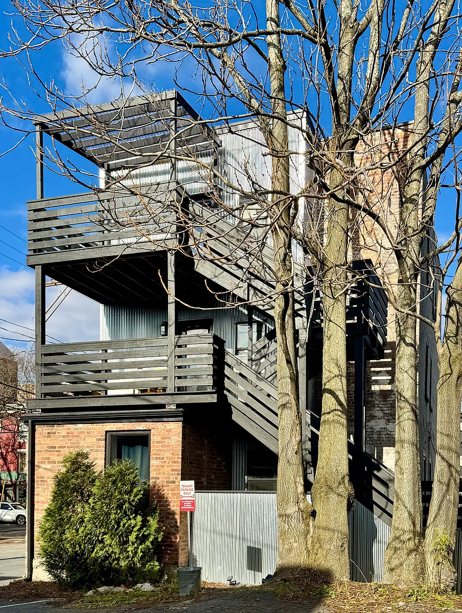 Building Photo - 104 Ferry St
