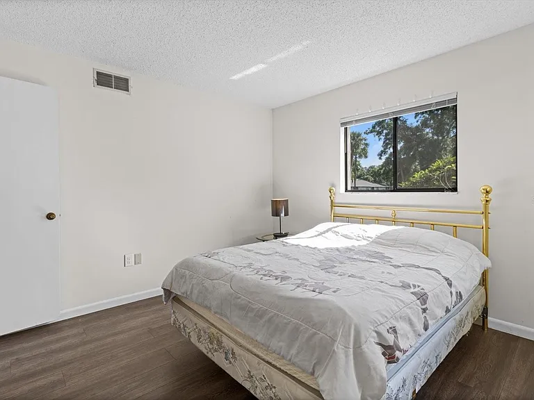 2851 SW 32nd Ave — Photo 5