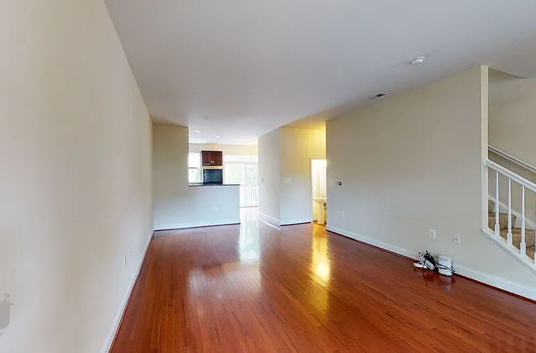 720 Barnes St NE — Photo 5