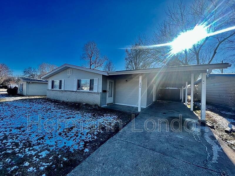 1st image of 890 Gonzaga Ln