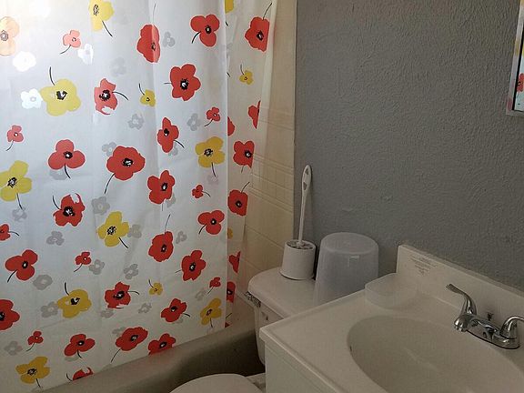 5th image of 320 Rosemont Ave NE APT B