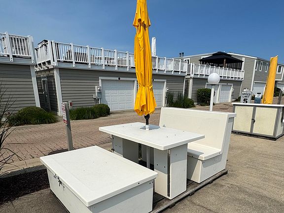 3rd image of 17 Harbor Isle Dr