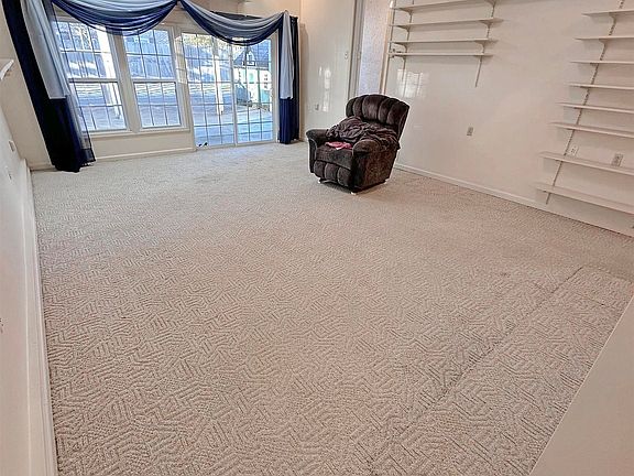 4th image of 218 Cascade Hills Ln