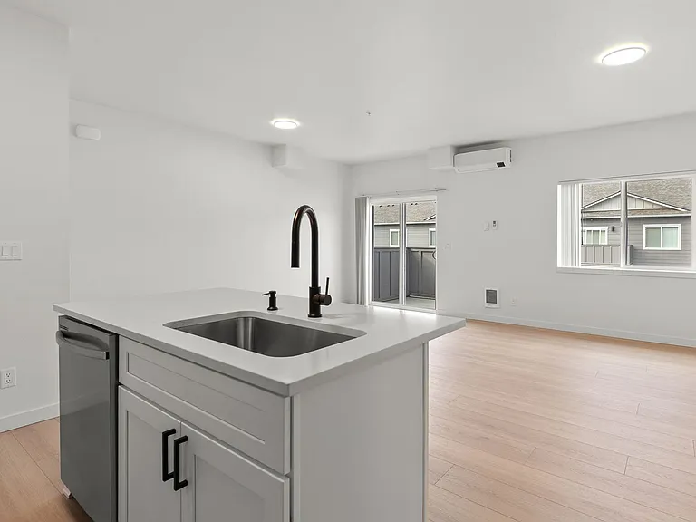 1172 Mullan — Photo 12