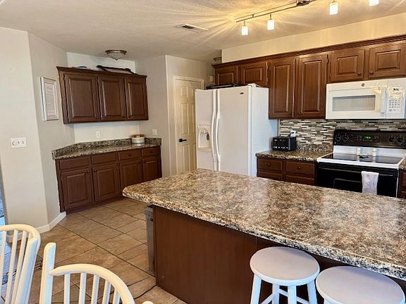 5th image of 710 S Indian Hills Dr