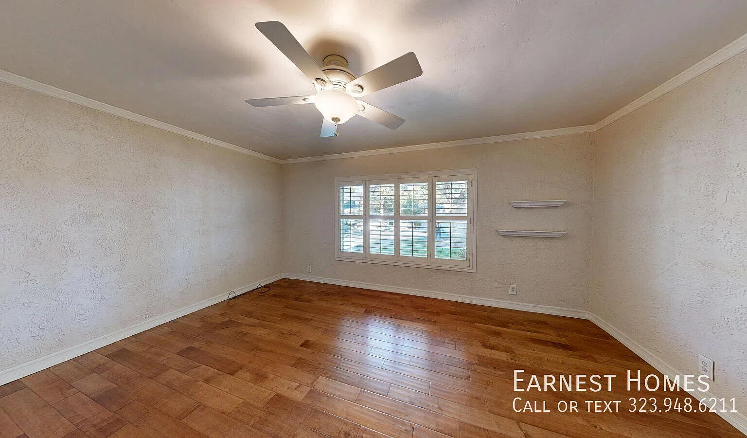 Charming 1939 Brick 3-Bedroom Home in Burbank with Gazebo, Landscaped Yard & Gated Driveway — Photo 4