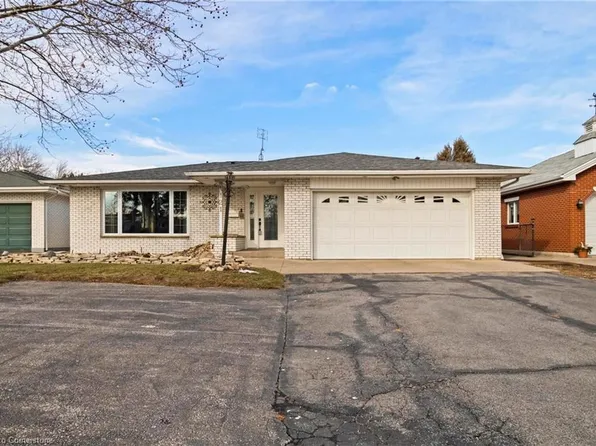 121 Oak St W, Leamington, ON N8H 2B8