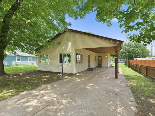 418 S Briarwood St, Norwich, KS 67118