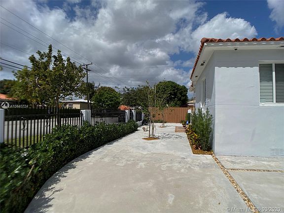4th image of 401 NW 39th Ave #401