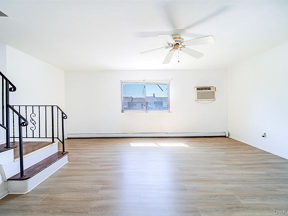 3rd image of 210 Chrystal Drive