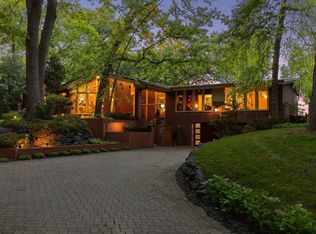 2605 Maple Ridge Ln, Excelsior, MN 55331