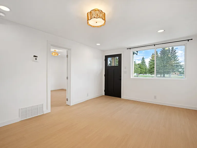 210 Monroe St — Photo 4