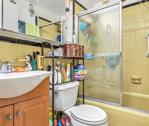 4th image of 2675 E 21st St #A
