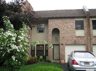 80 Southgate Cir, Massapequa Park, NY 11762