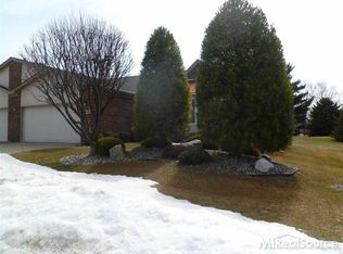 23190 Scotch Pine Ln, Macomb, MI