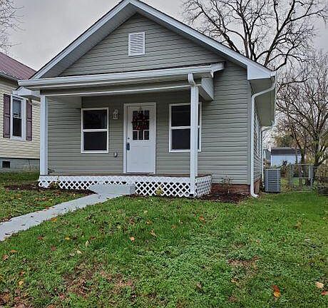 3rd image of 204 W Poplar St