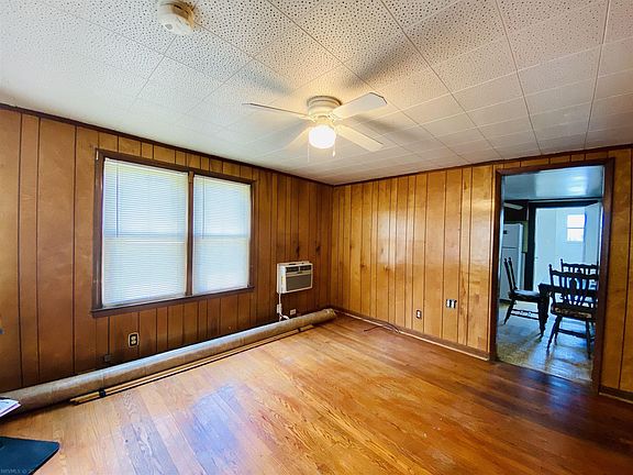 3rd image of 2180 Geneva St