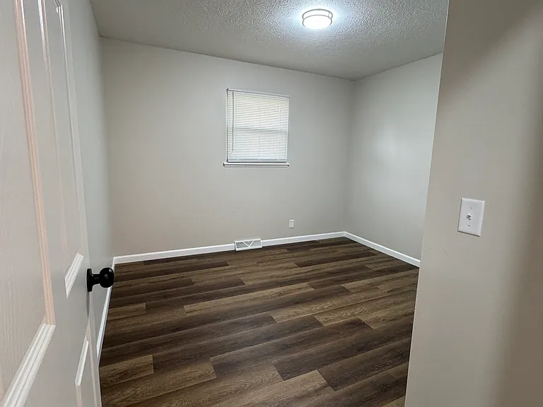 2230 N Aline Ave — Photo 11