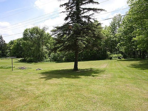 3rd image of 6 Oak Ln
