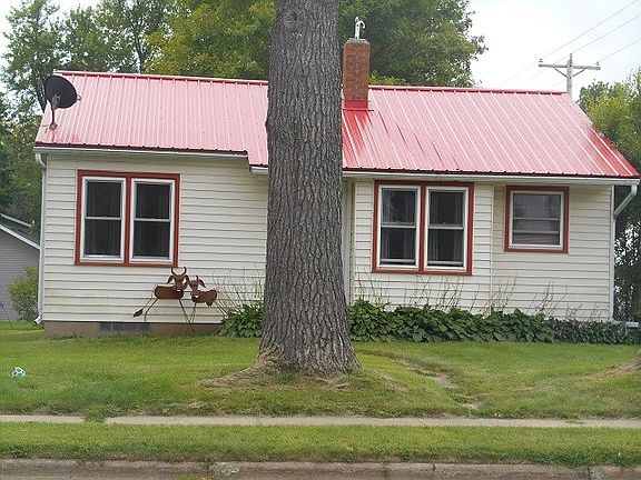 2nd image of 109 E Division St