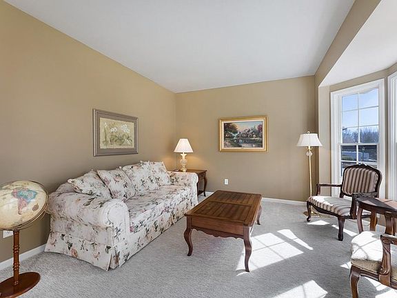 3rd image of 3132 Darien Ln