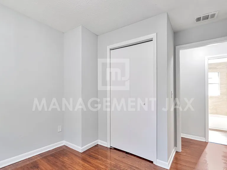 2128 W 15th St — Photo 9