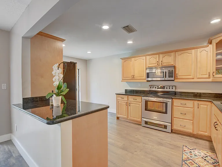 6165 Belleza Ln — Photo 10