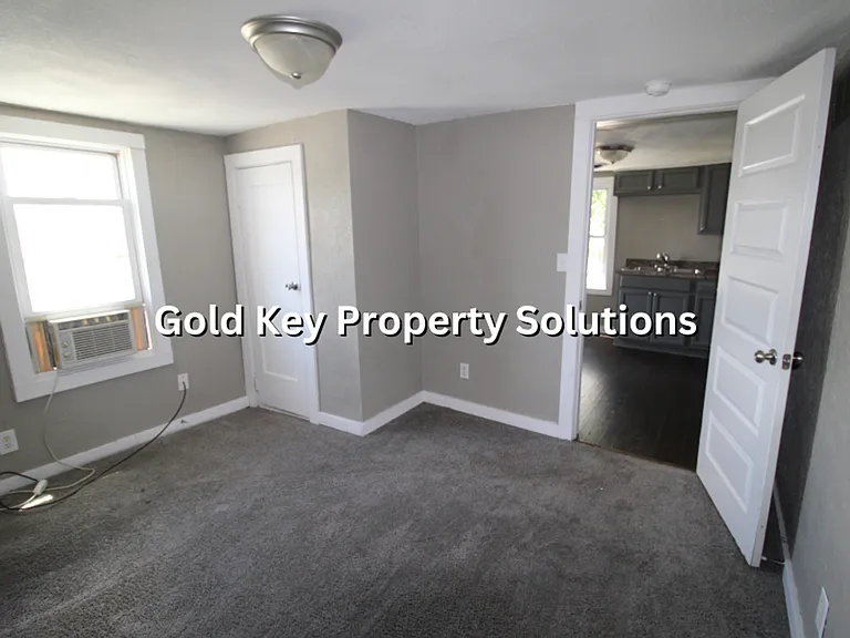 2233 E Lynn Street — Photo 6