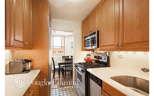 Sold by Douglas Elliman | media 18