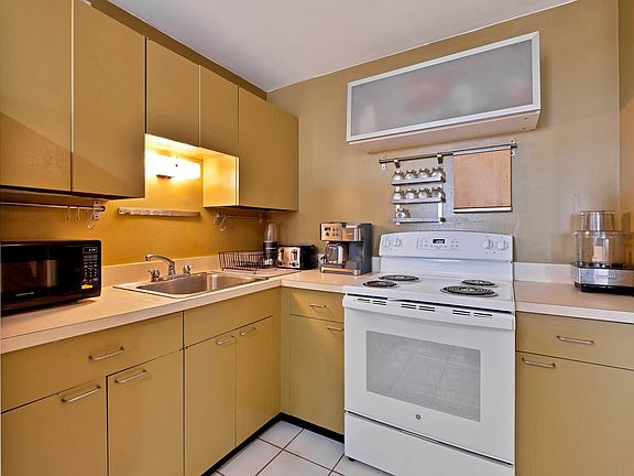 3rd image of 1660 N Lasalle St #404