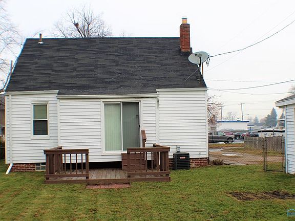 4th image of 2752 104th St