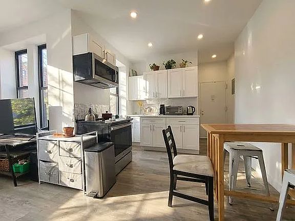 4th image of 362 Stockton St #6B