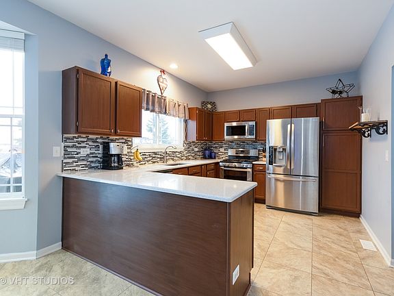 3rd image of 175 Cambridge Dr
