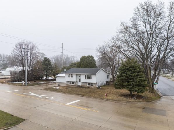 114 8th Ave SW, Kasson, MN 55944