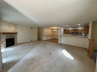 2293 Circle Rdg #A, Delafield, WI 53018