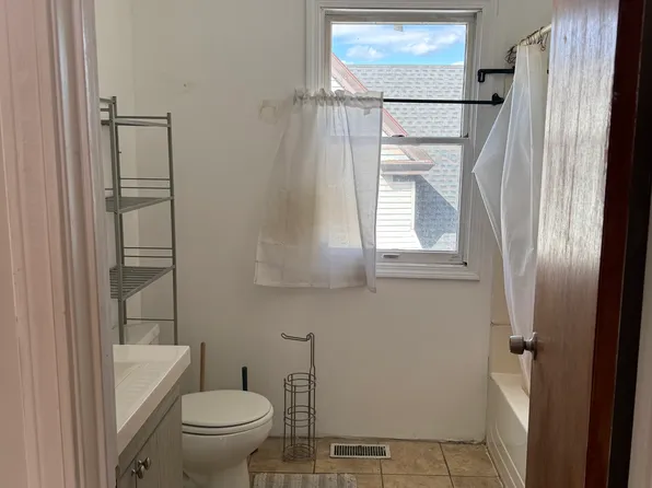 287 Alewife Brook Pkwy #2, Somerville, MA 02144