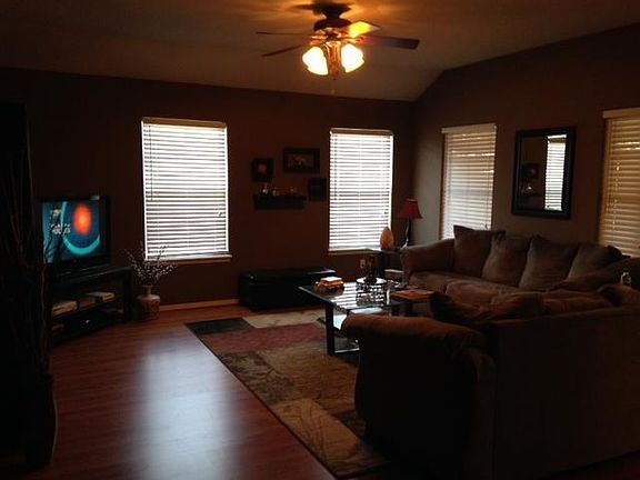 Great living with lots of windowsand vaulted