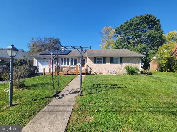 704 Gobin Dr, Carlisle, PA 17013