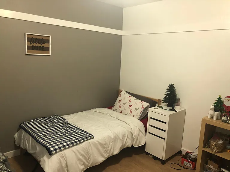 Middle Bedrooom 1 (Twin Bed)