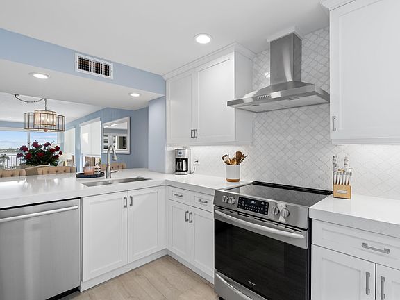 4th image of 3901 S Flagler Dr APT 704