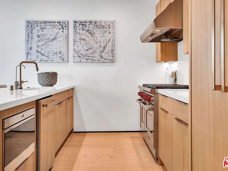 611 Broadway St — Photo 20