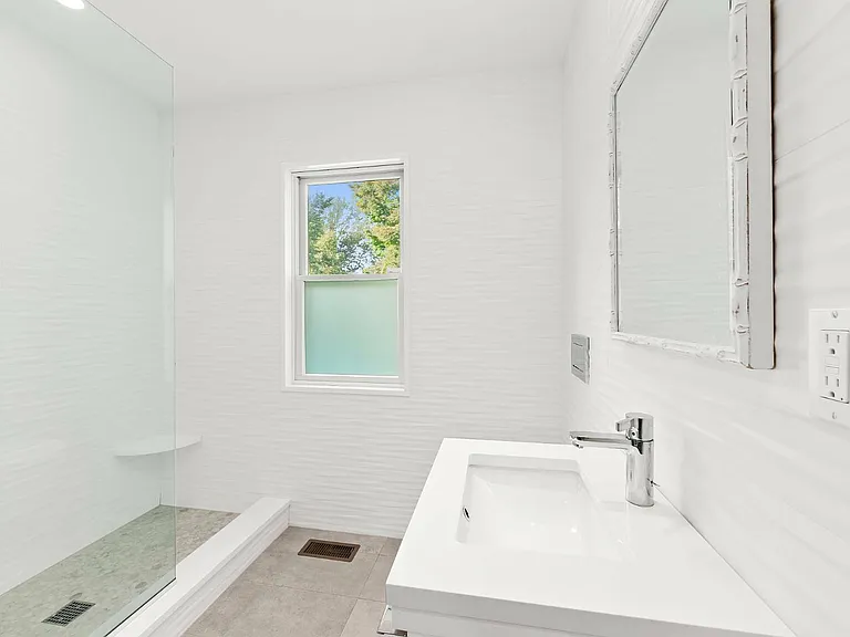 30 Wooley St — Photo 12