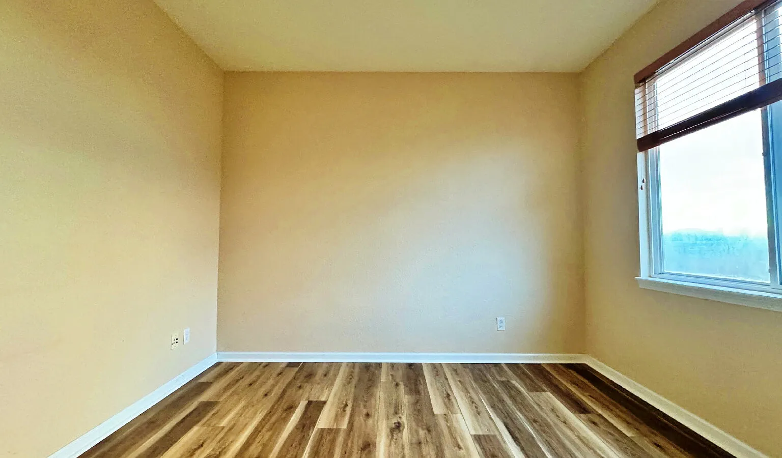 3 bed, 2.0 bath, 2000 sqft, $2,550 — Photo 4