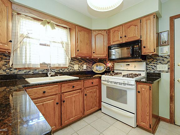 4th image of 3600 Westcove Dr